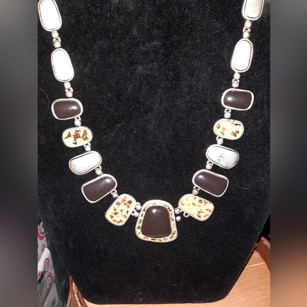 Lc statement mosaic stone look bib estate necklace silvertone brown tones